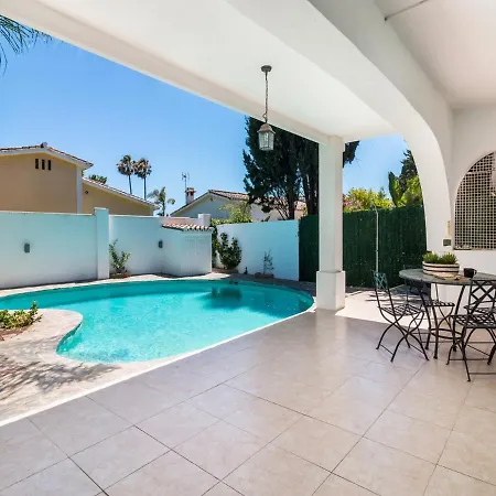 De La Quilla- Private Swimming Pool Next To The