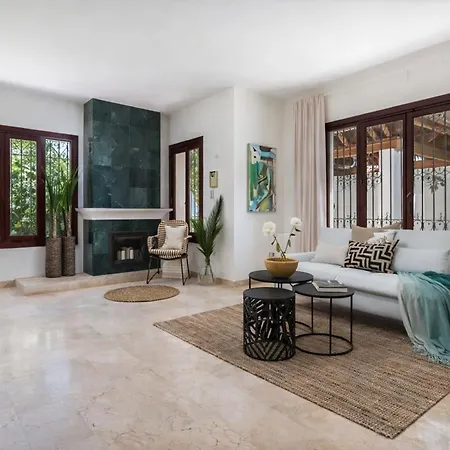 De La Quilla- Private Swimming Pool Next To The