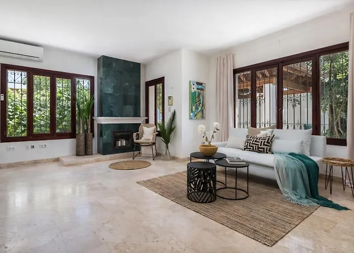 De La Quilla- Private Swimming Pool Next To The